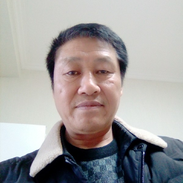 优美回首台灯的照片