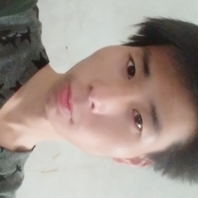 小丸子浅吻帅气的照片