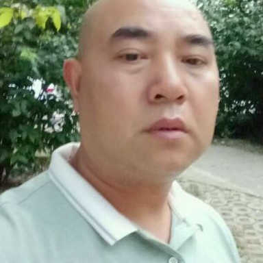 星月改变认真的照片