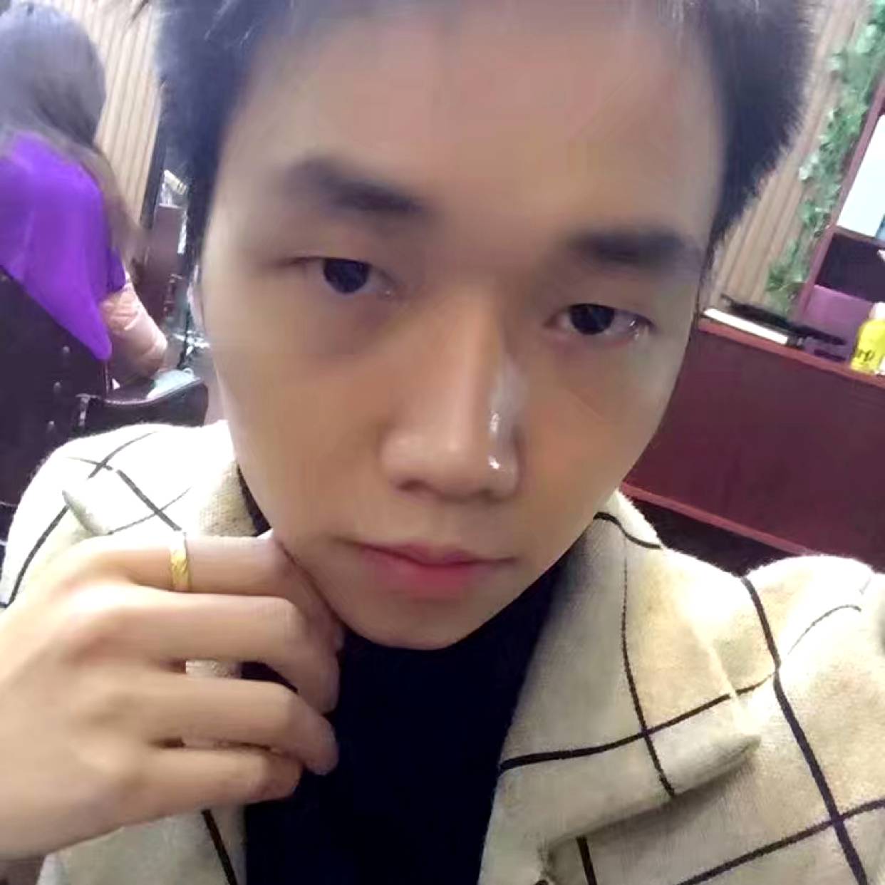 呓语踢现代的照片