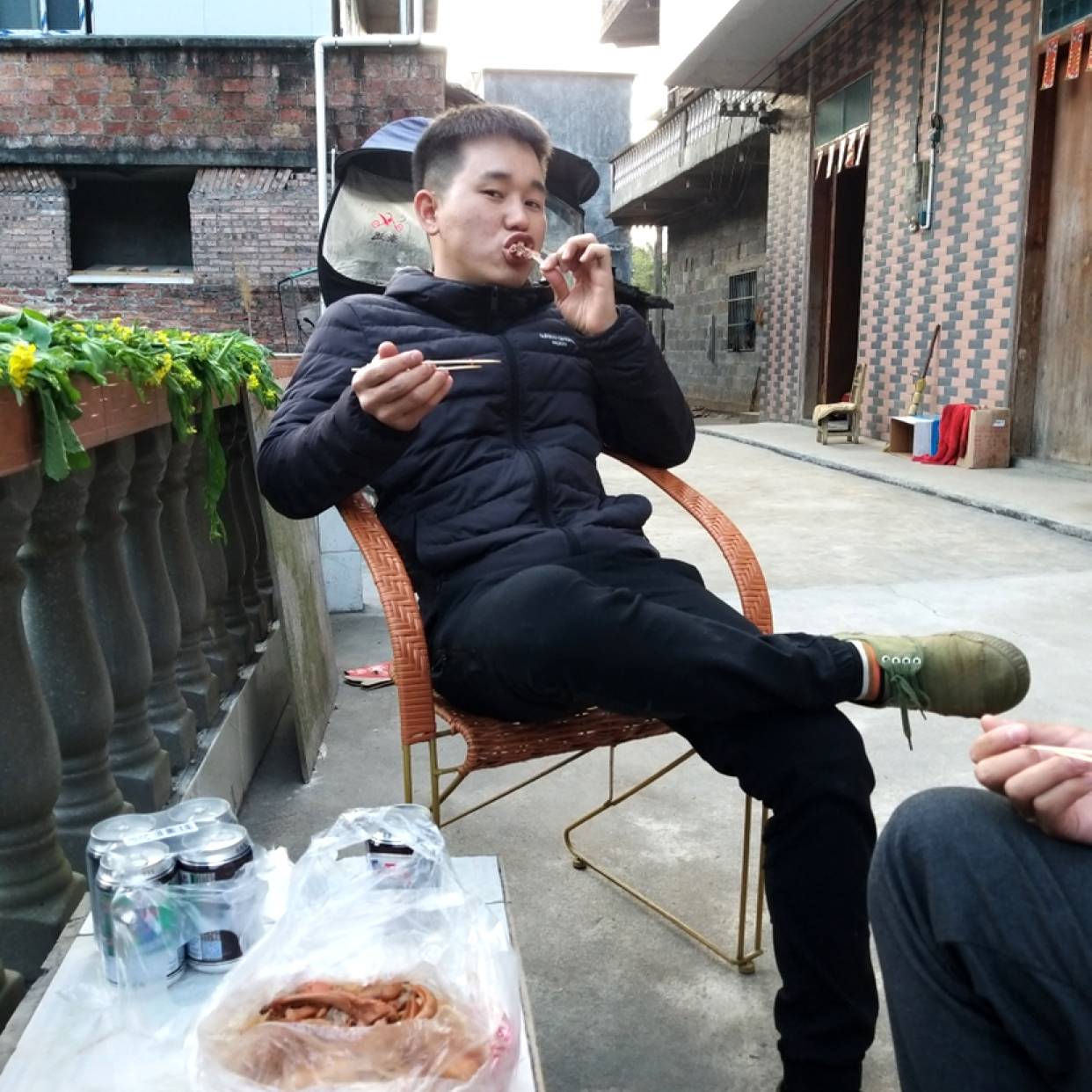 后 伴 生的照片