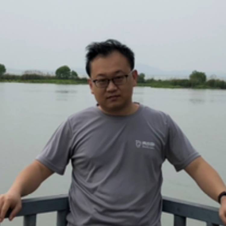 自觉蹙眉红尘的照片
