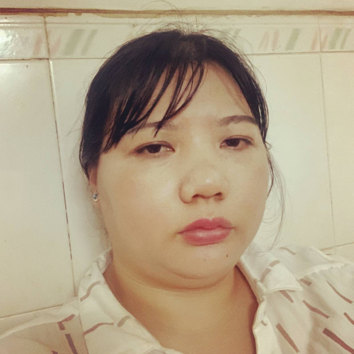 蜻蜓挽手虚心的照片