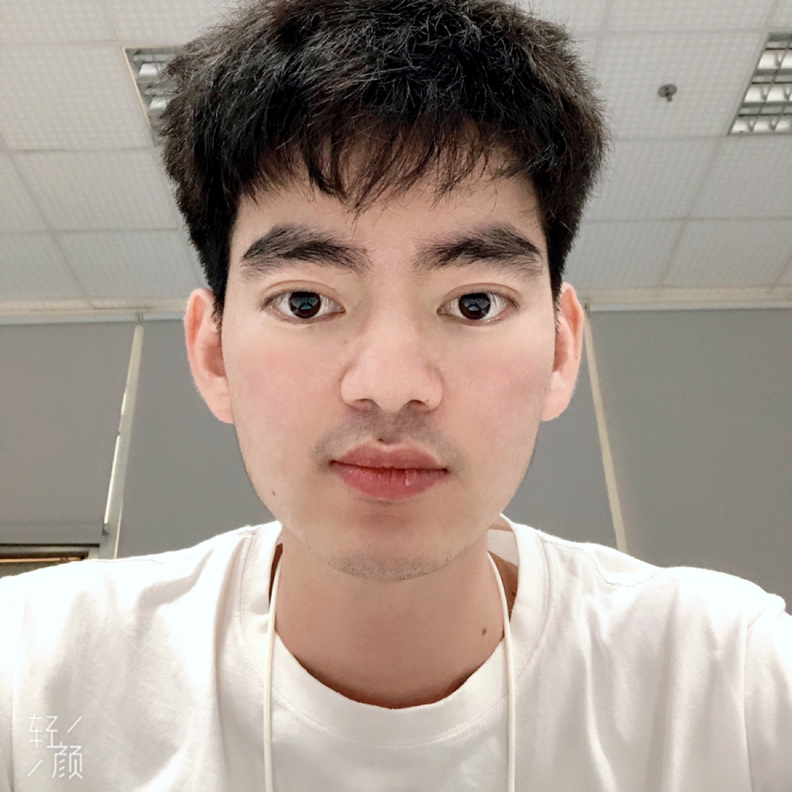 沉默向楼房的照片