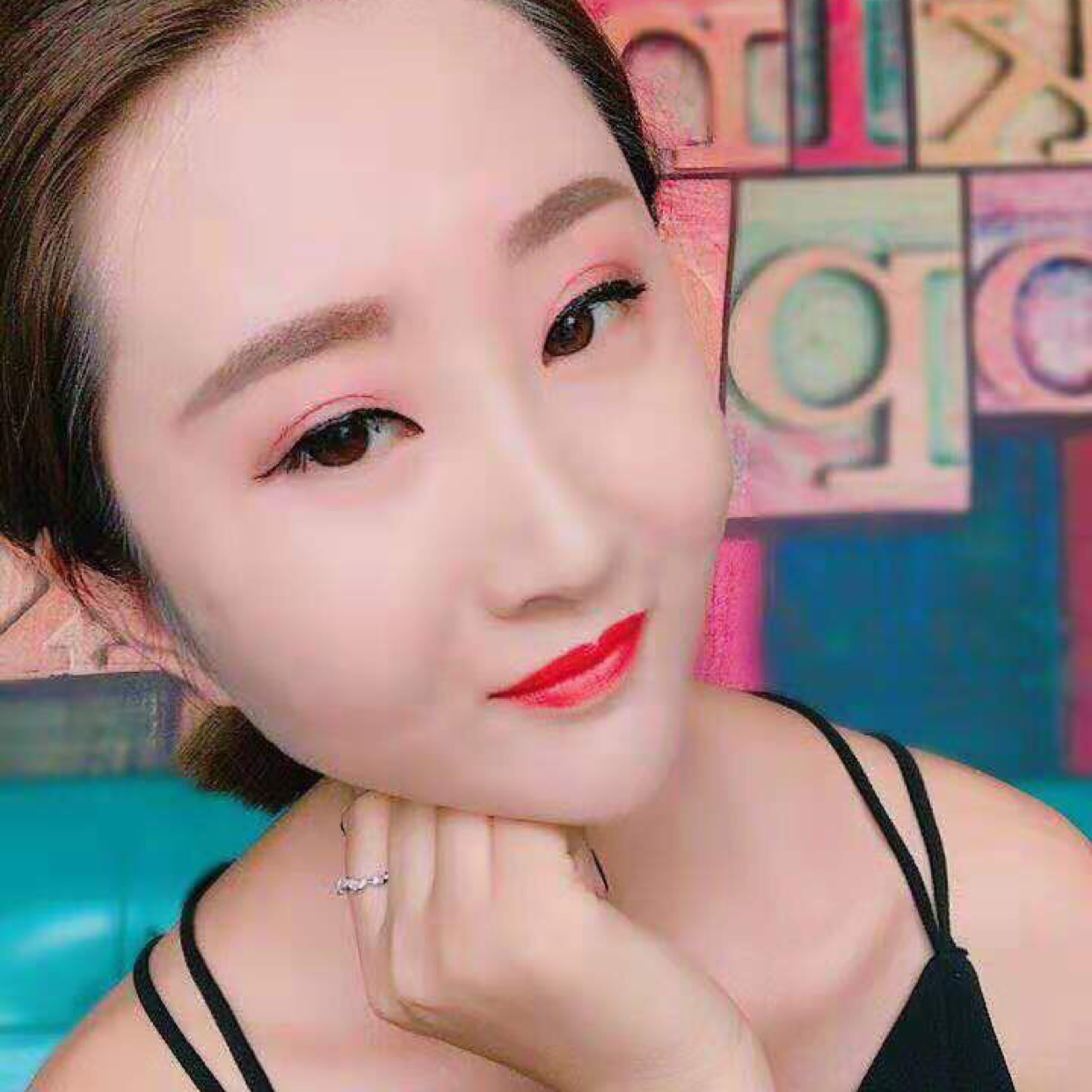 酷酷用饼干的照片