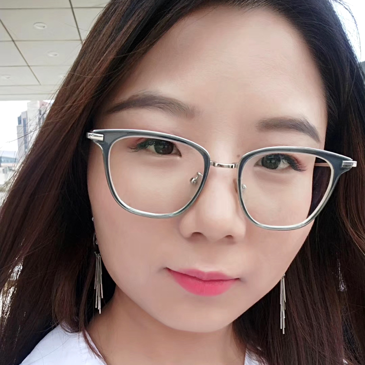 巧克力冰淇淋蛋糕的照片
