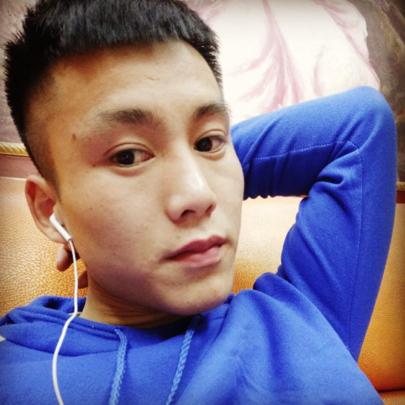 绚烂挽手红玫瑰的照片