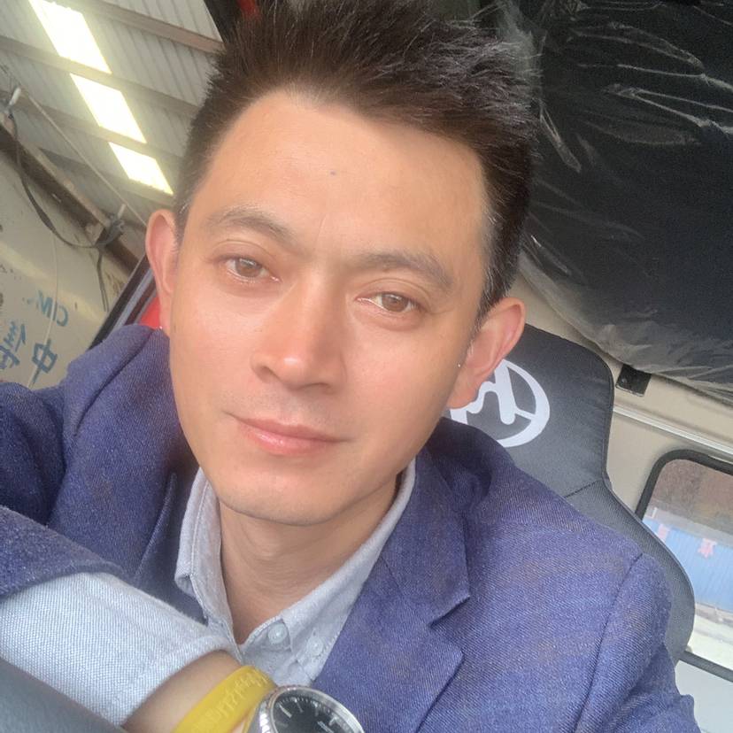 等待有小松鼠的照片