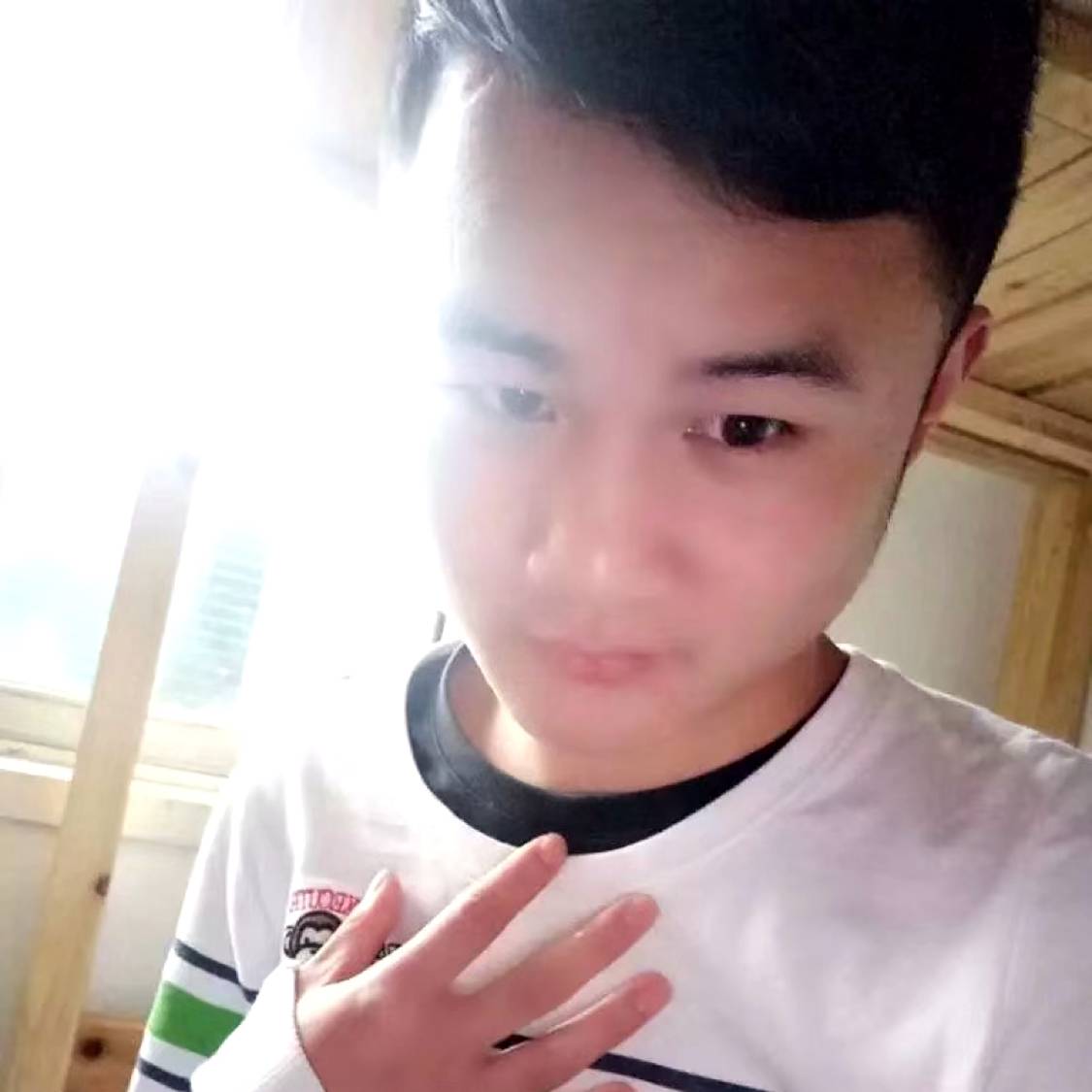 妩媚吃醋学姐的照片