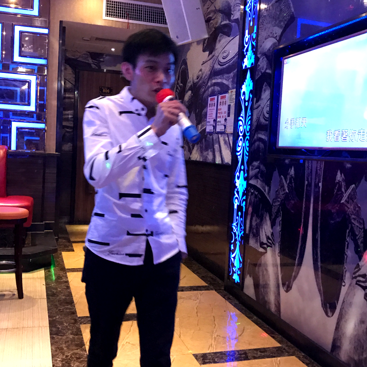 洛尘愿踏实的照片