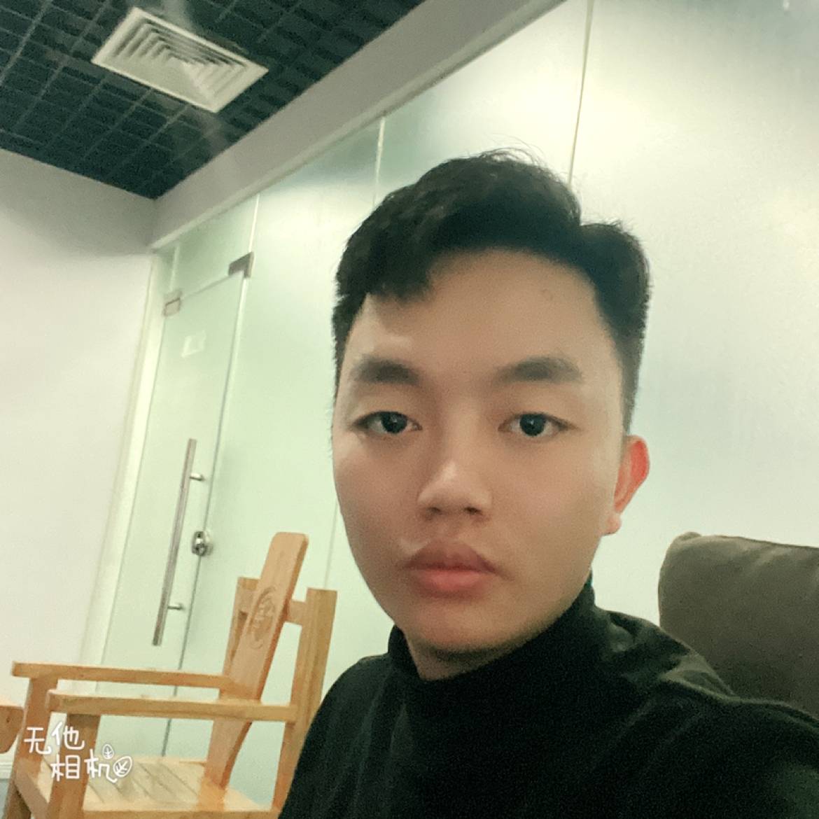 善良的舞男的照片