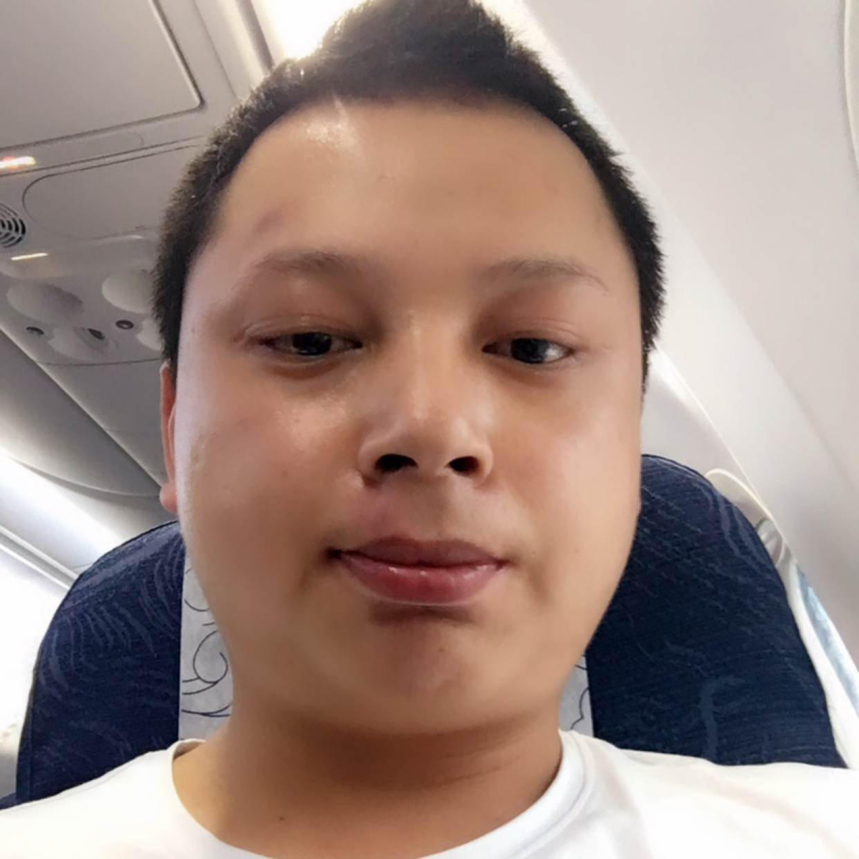 灯泡泪了傻傻的照片