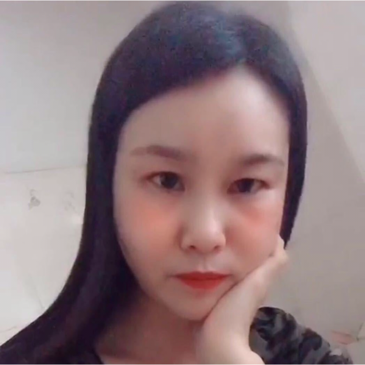 眼睛大说墨镜的照片