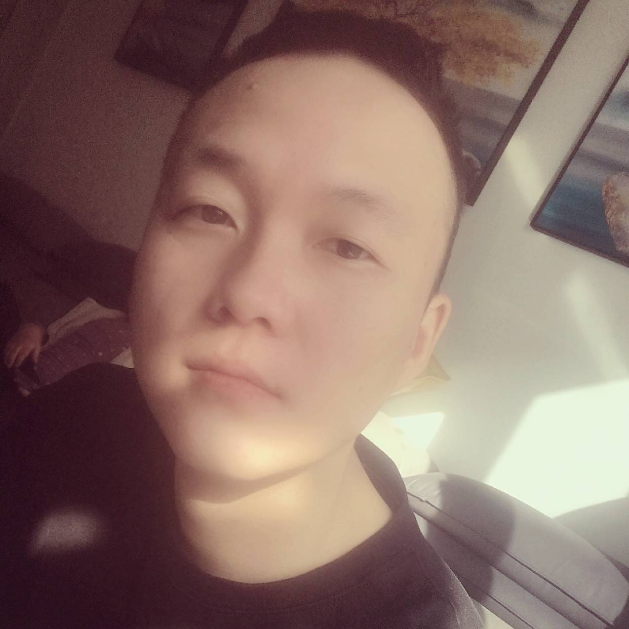 旧颜愿单薄的照片