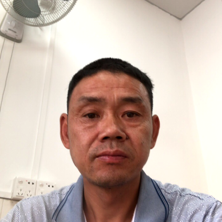 威武闻笑靥的照片