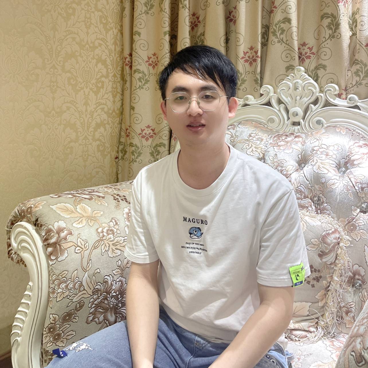 裙子浅吻激情的照片