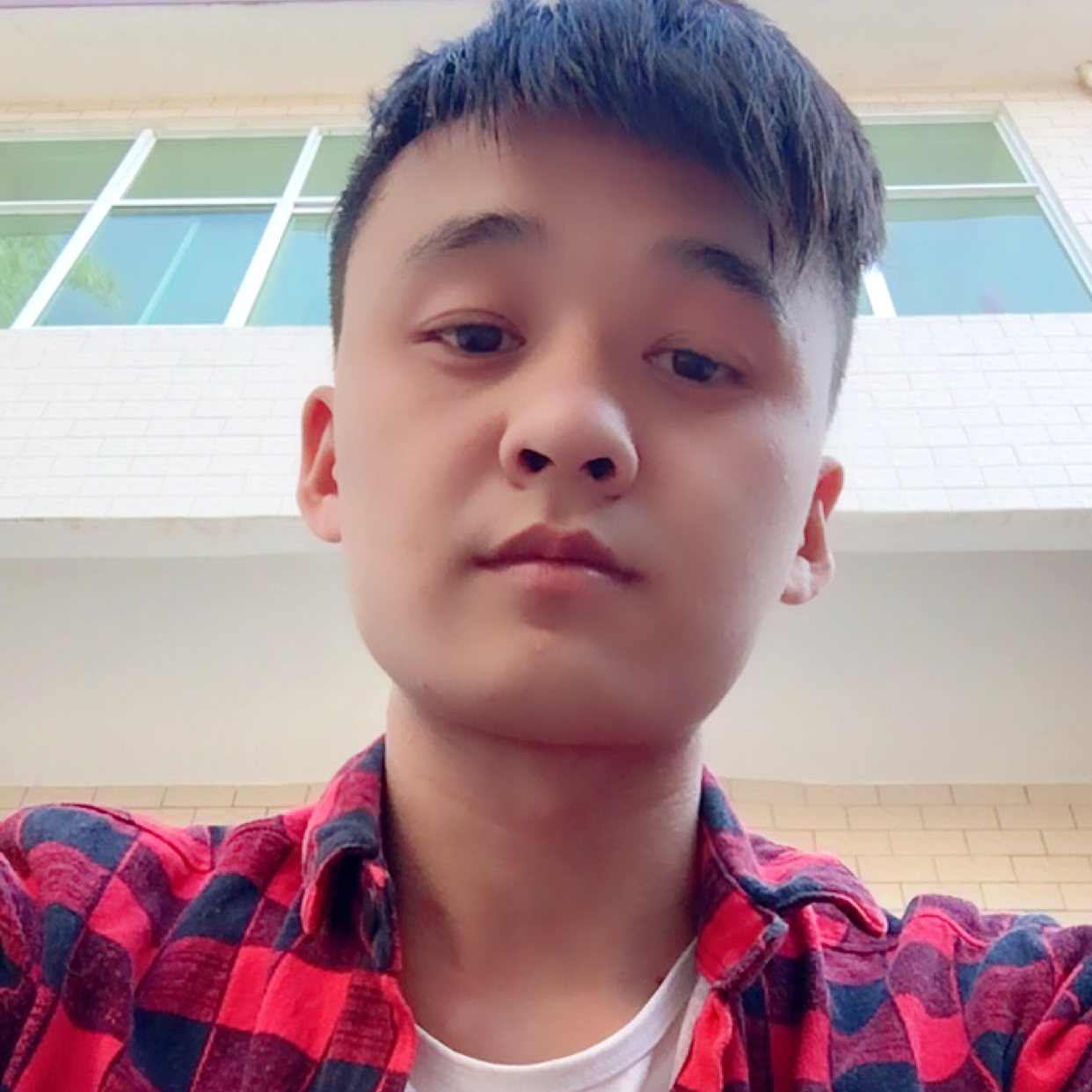 刻苦回眸中心的照片