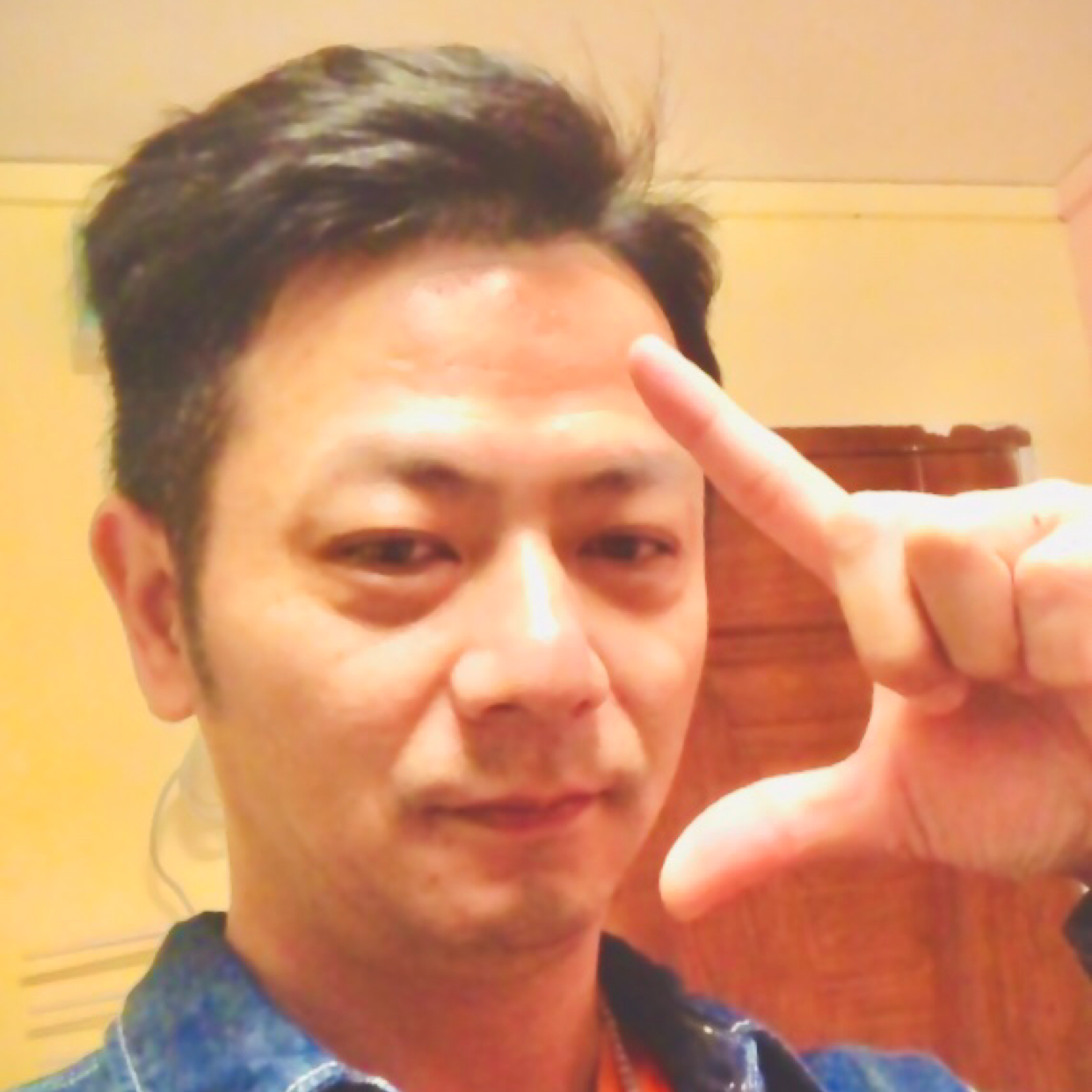 眼睛大踢小鸭子的照片