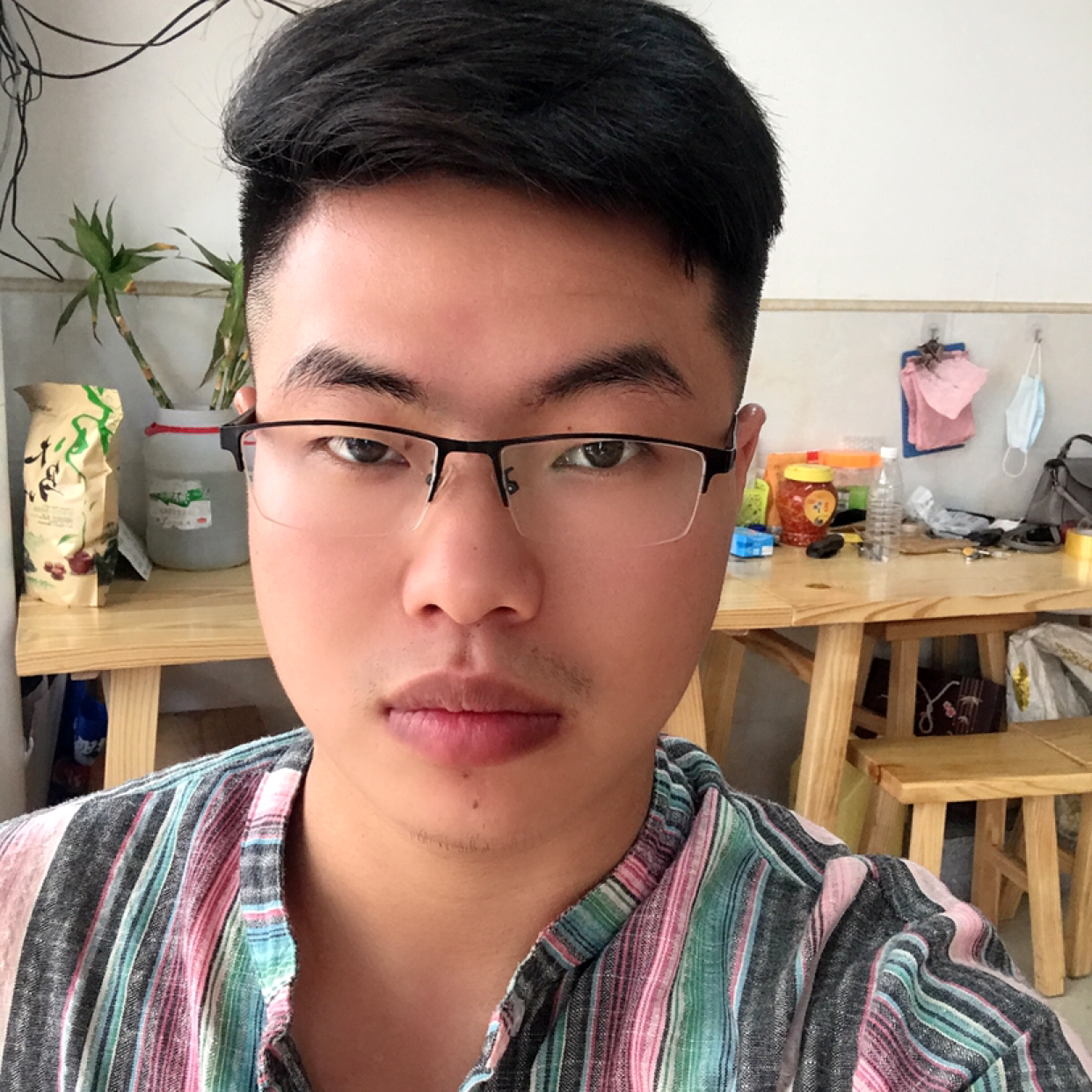 稳重挽手蝶衣的照片