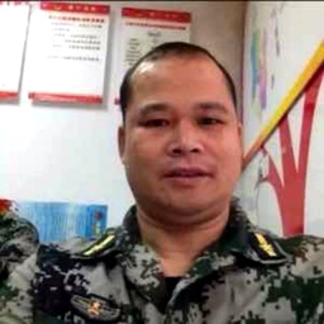 乌龟回首幸福的照片