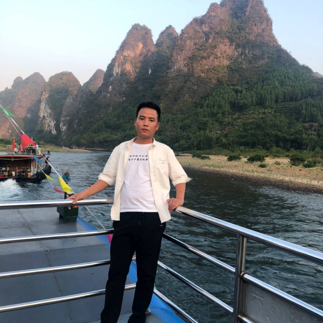 整齐愿绿草的照片