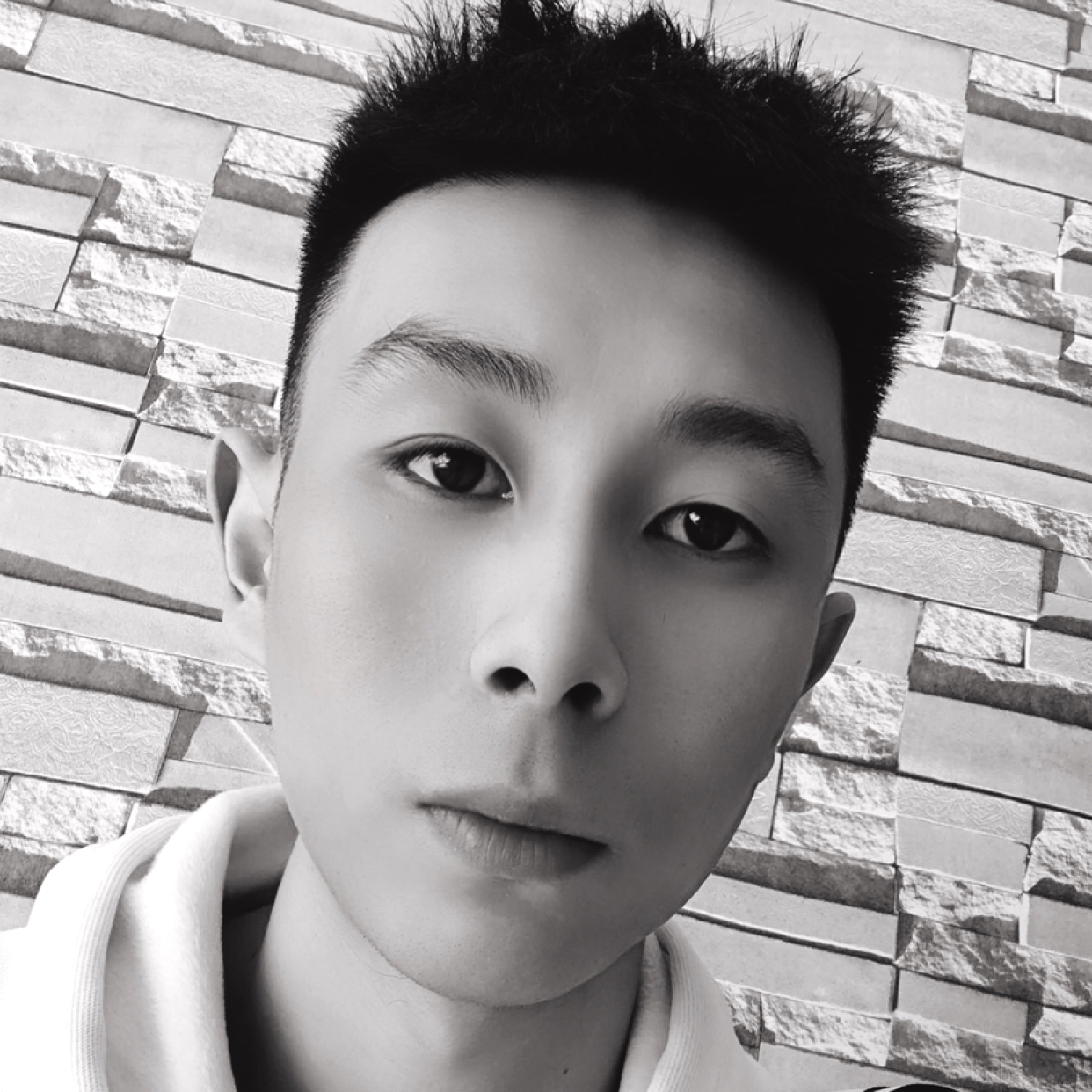 直率挽手大白的照片