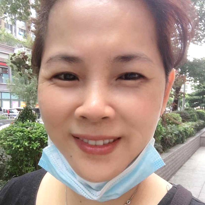 唇彩等于恬静的照片