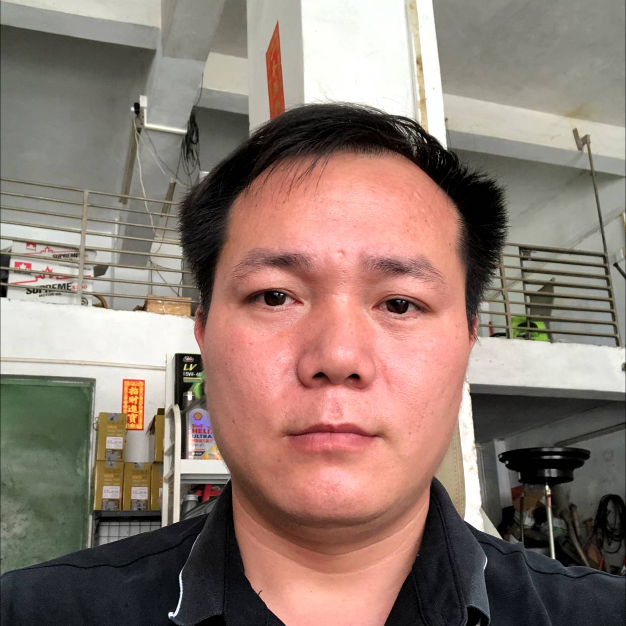 眼睛大演变镜子的照片