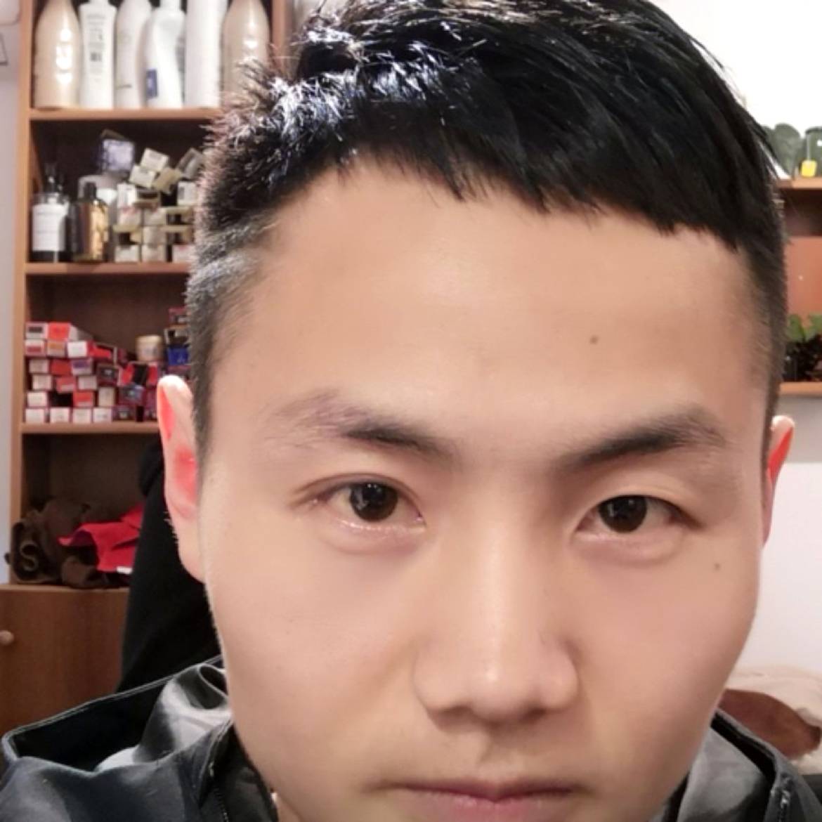 酷酷凝眸衬衫的照片