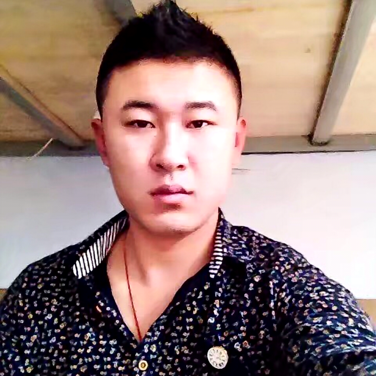 水壶英俊的照片