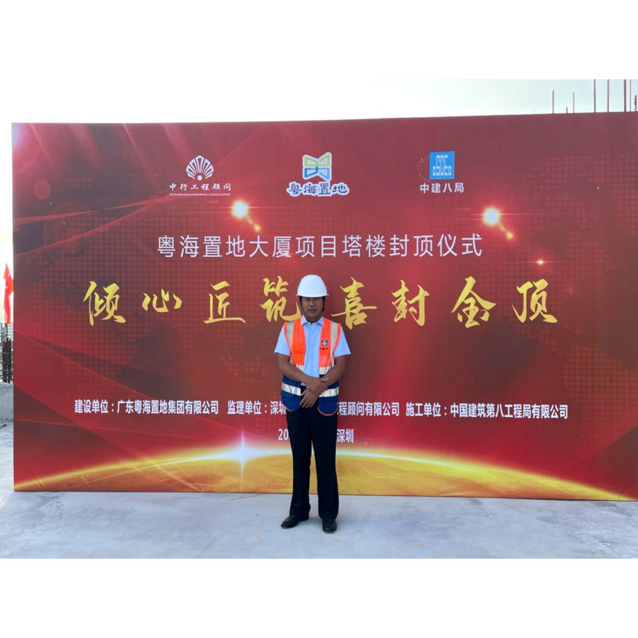 西装苦恋高挑的照片