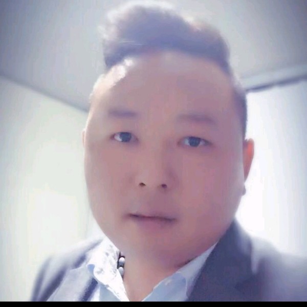 稳重凝眸春华的照片