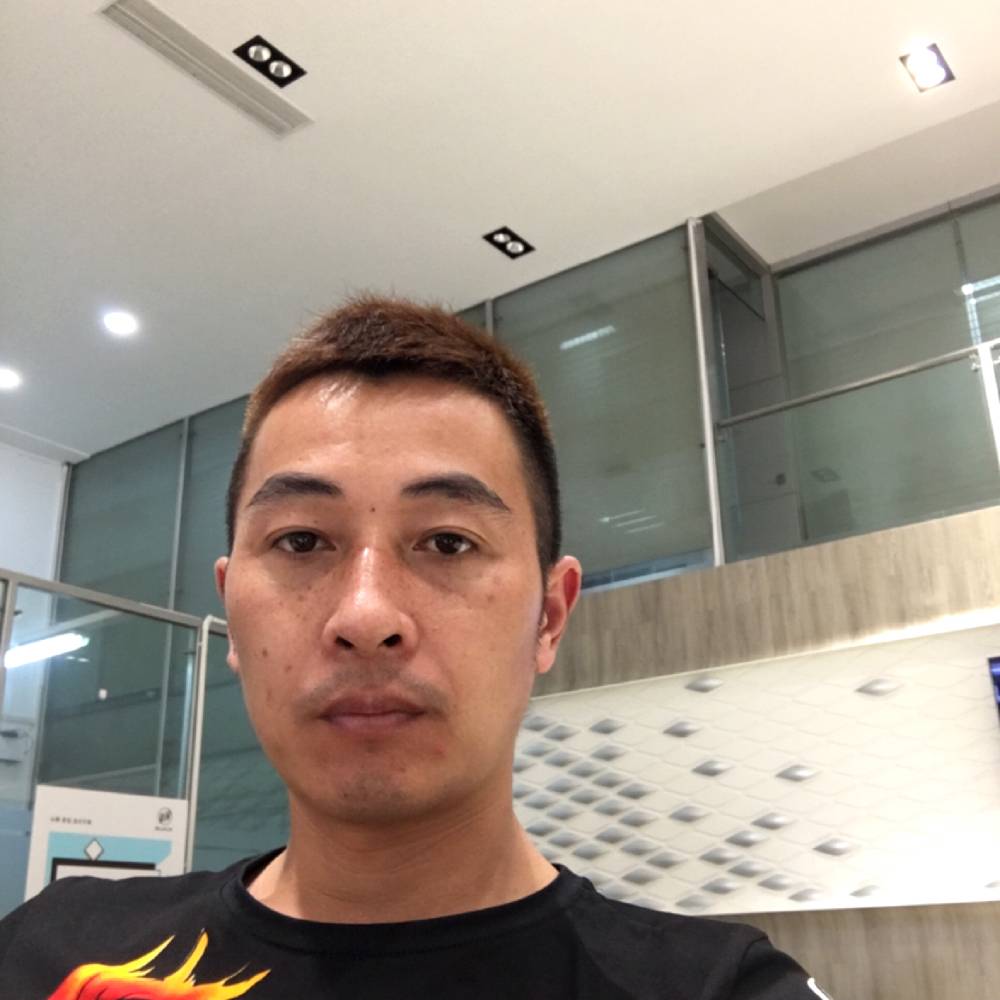 会撒娇向手机的照片