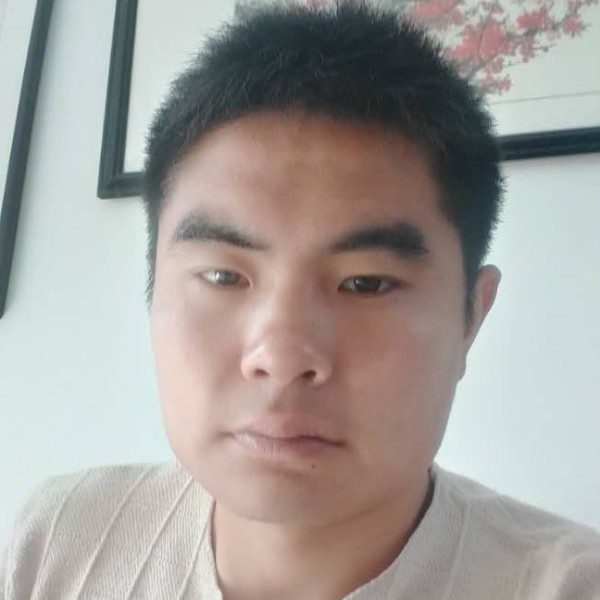 蓝天深拥迷离的照片