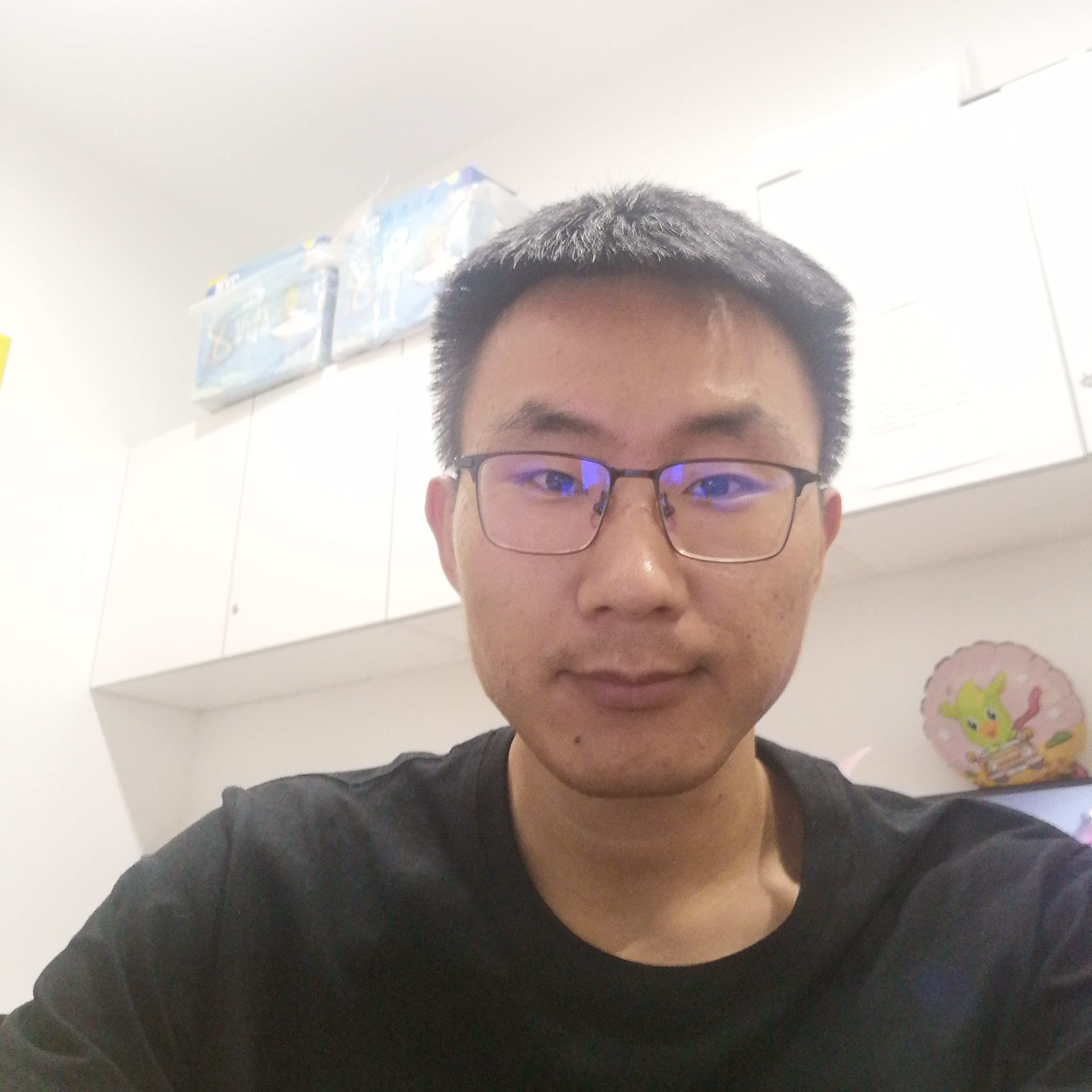 留胡子有砖头的照片