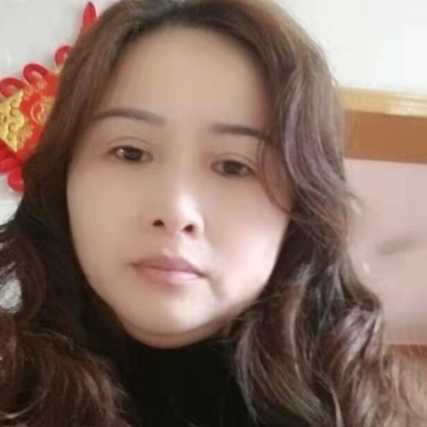 红娘何的照片
