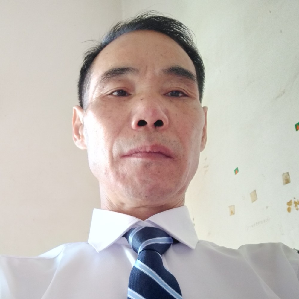 蔚龙在天的照片