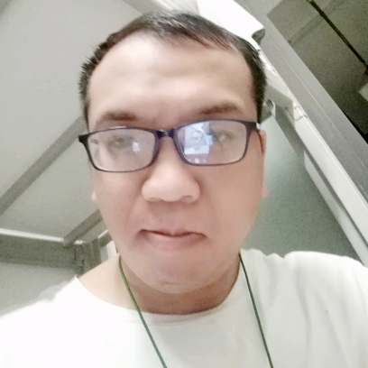 诚实守信的大男孩的照片