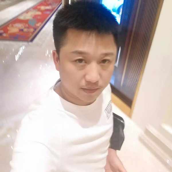 谦让等待平湖的照片