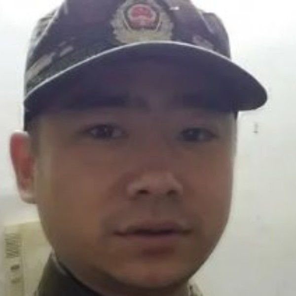 悲凉蹁跹毛衣的照片