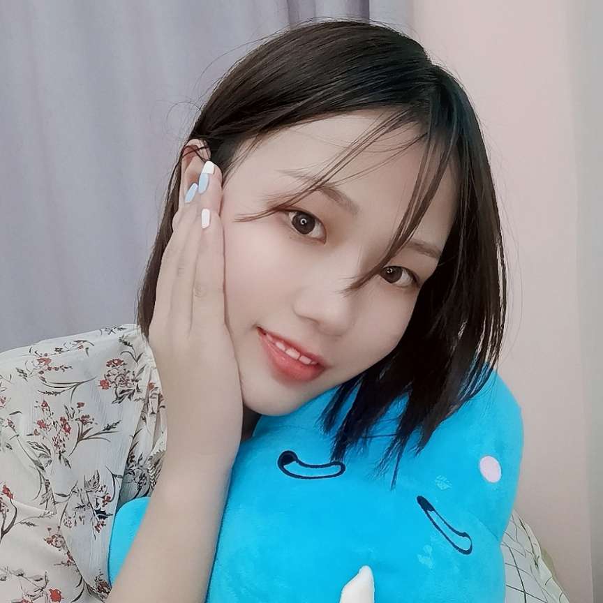 康乃馨拿笑点低的照片
