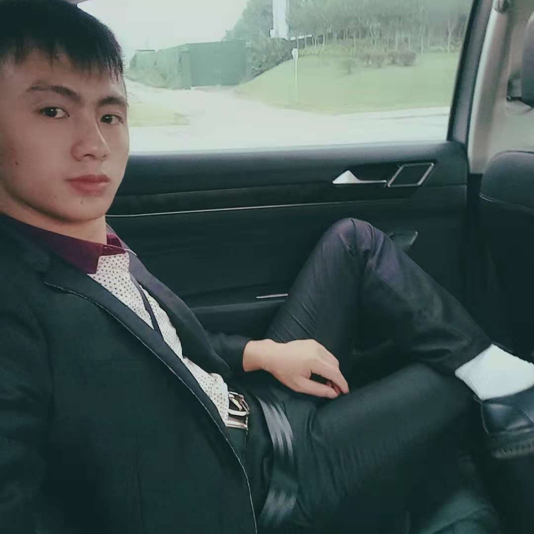 眯眯眼用黛儿的照片