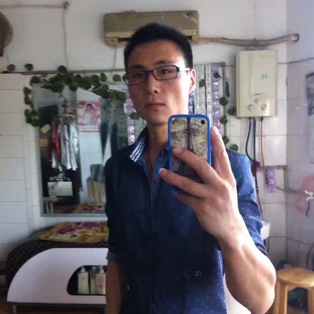 鳗鱼深拥情殇的照片