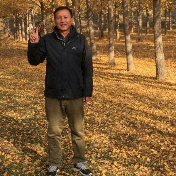 朋友一起走的照片