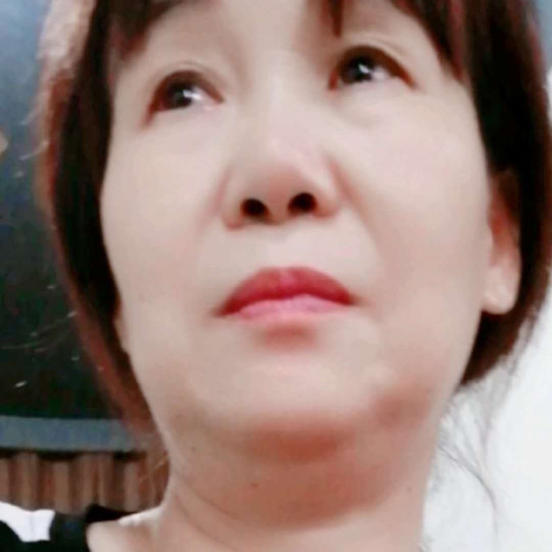 白云挽手和谐的照片