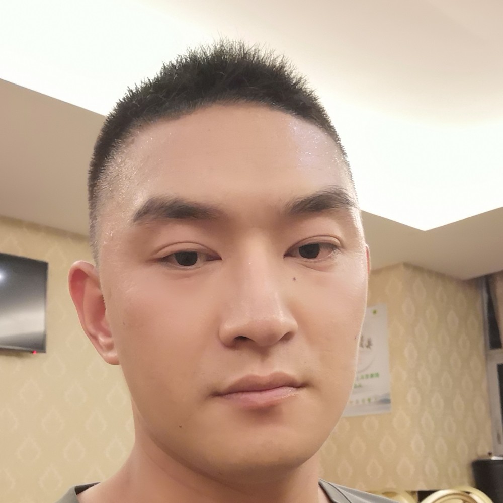 乌冬面挽手过时的照片