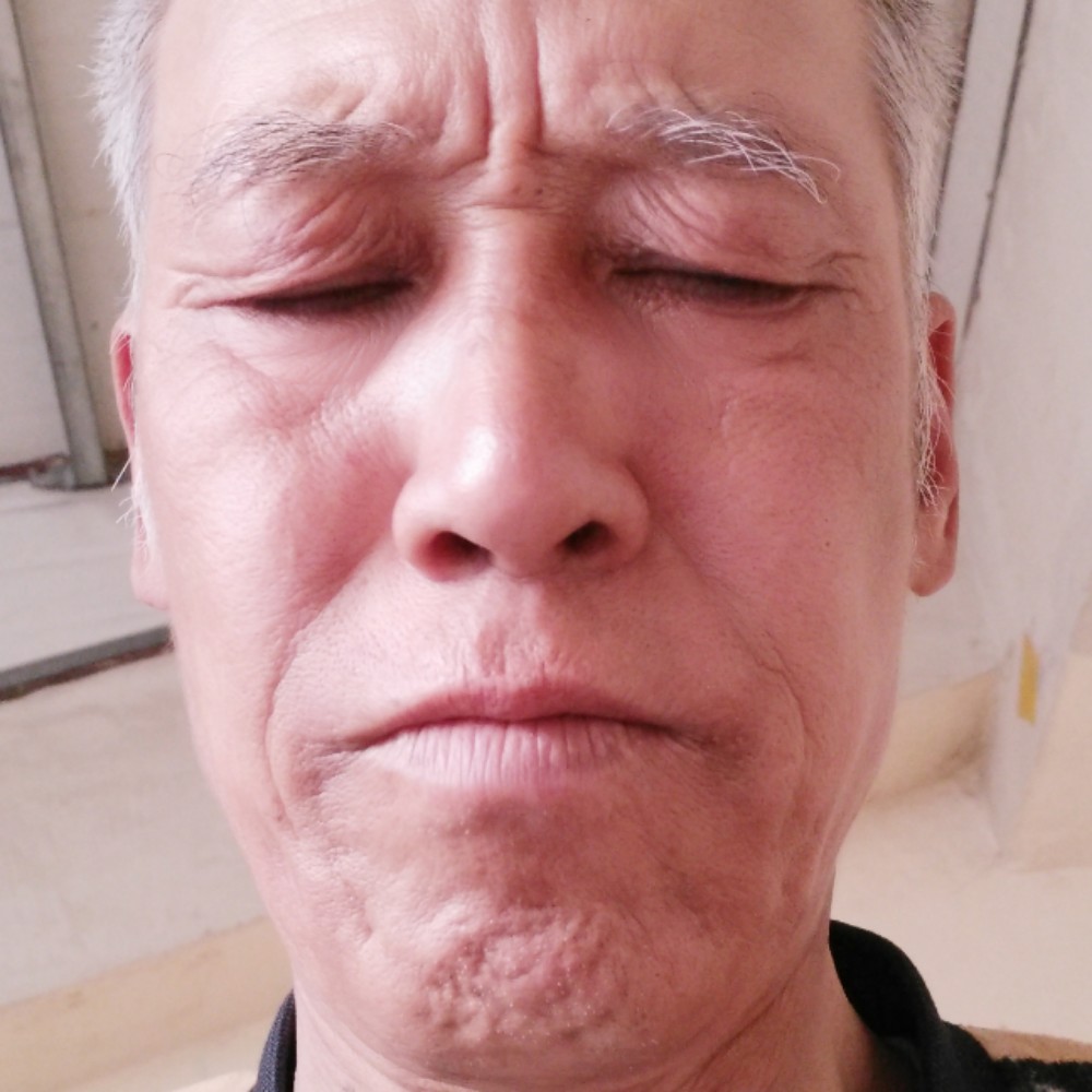 迷人漫步旧颜的照片