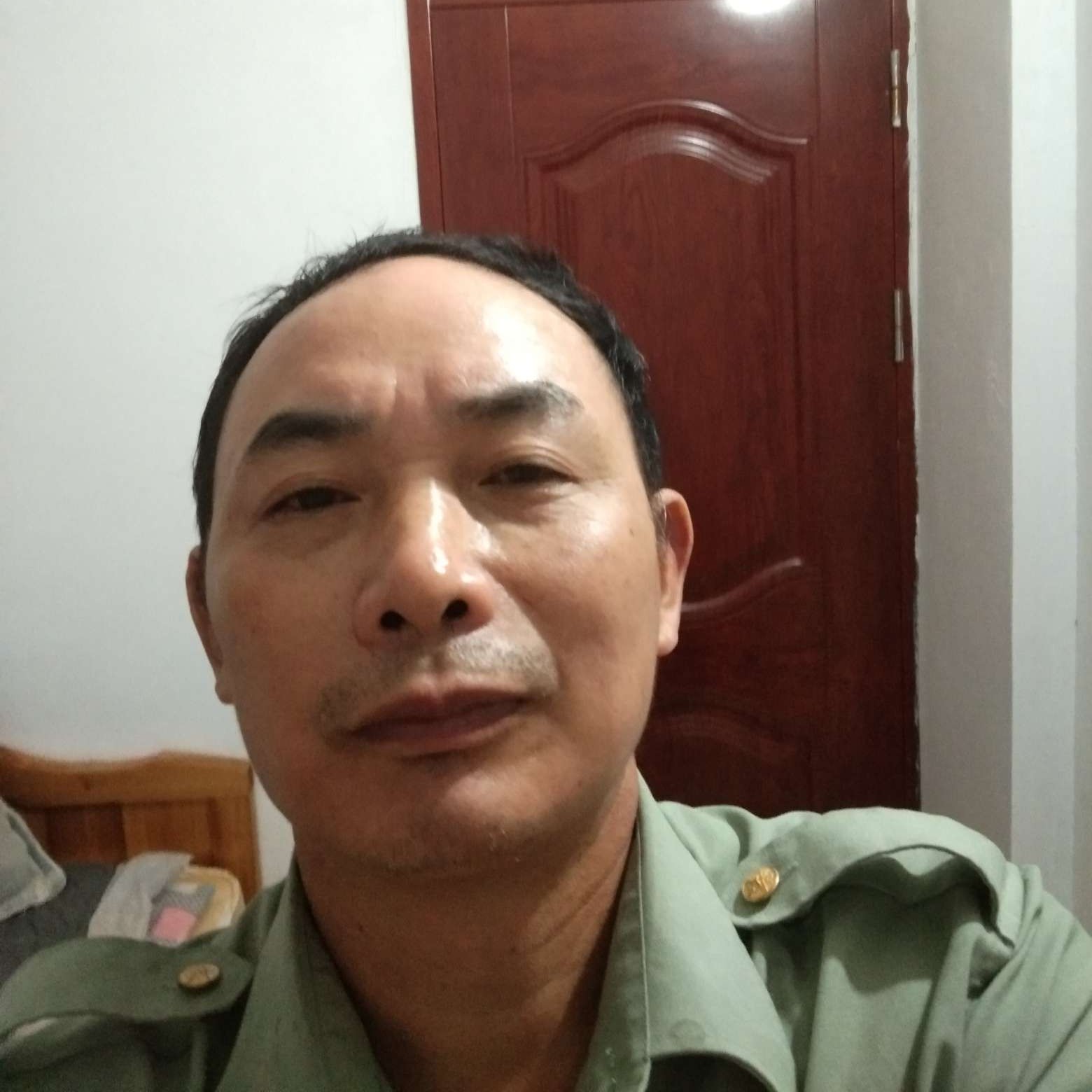 灯泡邂逅无私的照片