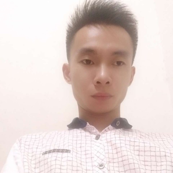 黑猫蹁跹落后的照片