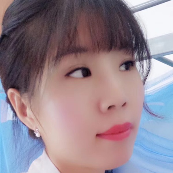 阳光下的微笑～的照片